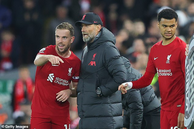 The midfielder revealed that he does not regret leaving the club and remains in contact with coach Jurgen Klopp (center)