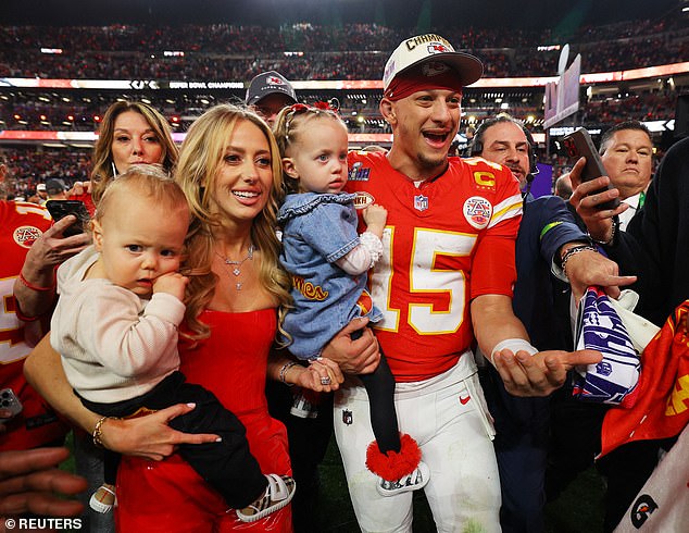 Chiefs' Patrick Mahomes celebrates with his wife, Brittany, daughter Sterling Skye and son