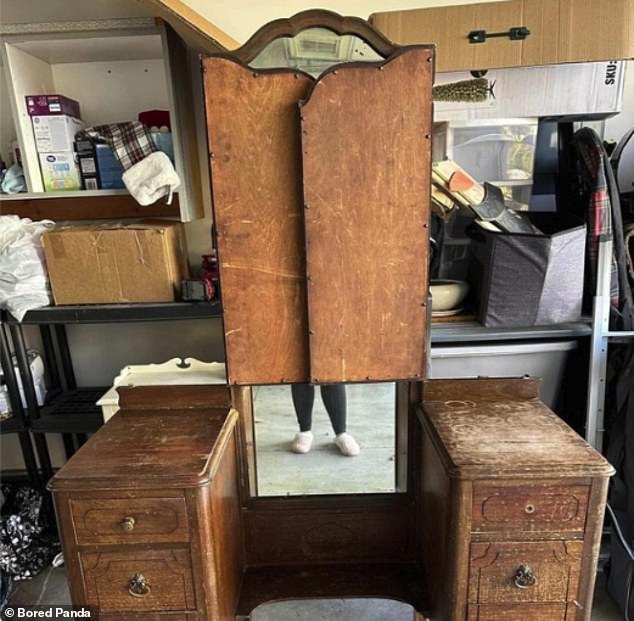 The closed door style of this mirror meant that the seller's feet appeared at the bottom, failing to actually show the mirror.