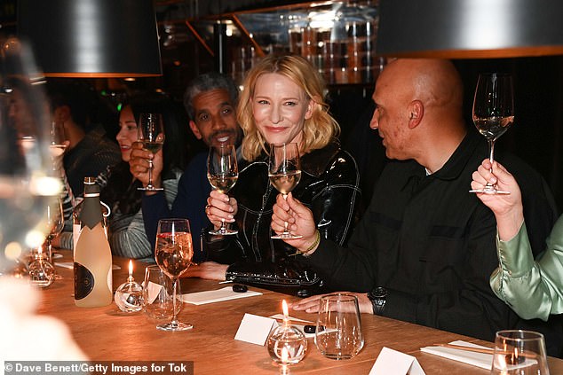 Interestingly, Cate was also spotted without a ring last month, when she attended an event in New York at the Museum of Modern Art on February 6.