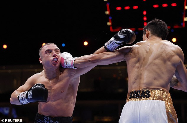 Ball struggled to find his way into Vargas' jab as he was frustrated in the early rounds.