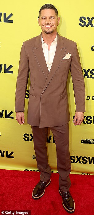 JD Pardo looked dapper in a brown jacket which he paired with matching pants and dark leather shoes as he posed for a photo.