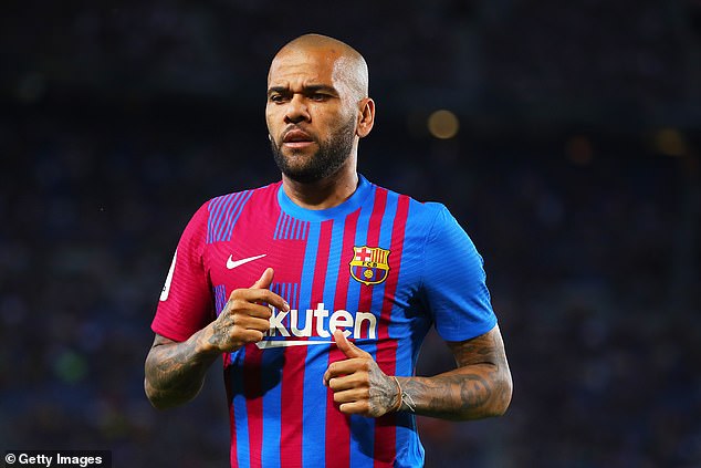 Alves is most famous for his time in Barcelona, ​​where he was part of Pep Guardiola's team, considered the best of all time.