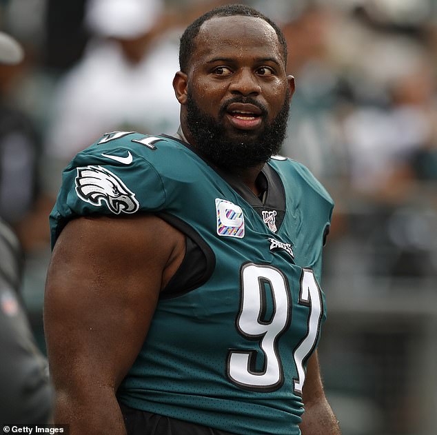 In 12 seasons, Cox had the most games played by an Eagles manager and is fifth in sacks.