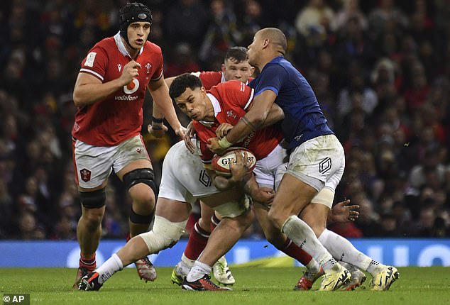 France dominated physical defensive battle against Wales in Six Nations clash