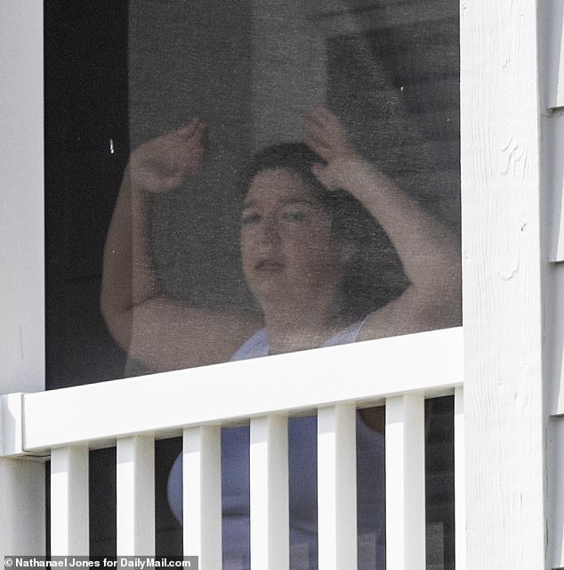 As her family moved her belongings into her new home, Komoroski was seen working out on her balcony, committed to getting back into pre-prison shape.
