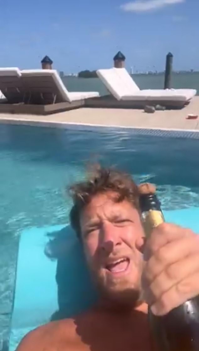 Barstool CEO Dave Portnoy Celebrated Deadspin Staff Losing Their Jobs Shirtless in His Pool
