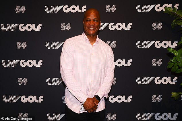 Strawberry poses on the red carpet at a LIV Golf event in Bedminster, New Jersey in 2022