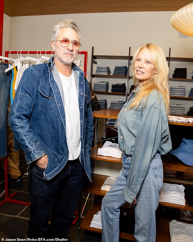 Pamela donned a casual but stylish double denim look
