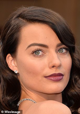 In February 2020, a leading cosmetic clinic revealed that Margot's face was the most requested when women came for non-surgical procedures. (The picture at the Oscars 2014)