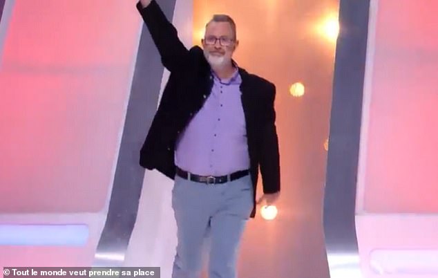 In the recordings of his quiz show in 2019, Verove is presented as 'François from La Grande-Motte'