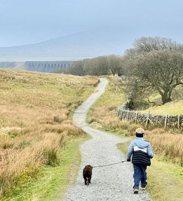 Arthur is shown walking the family dog ​​and regularly updates his Instagram to take his followers on his journey.