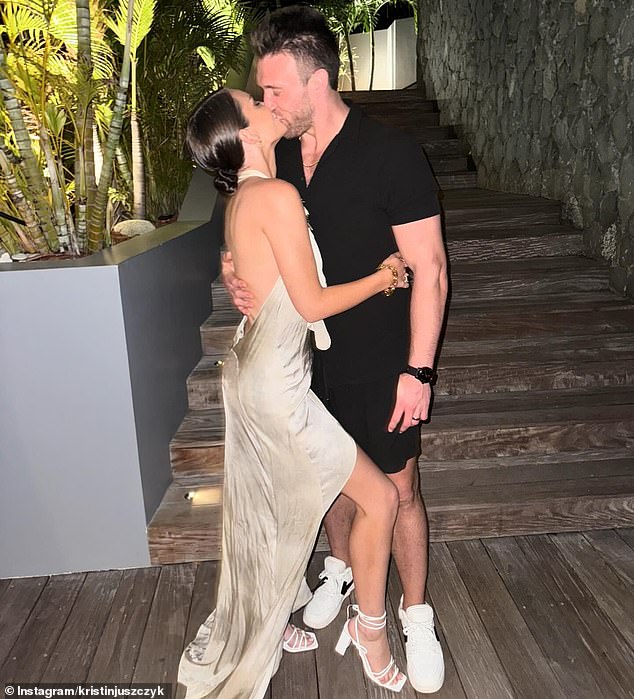 Kristin also shared a gorgeous photo of her and Kyle kissing during their beach vacation.