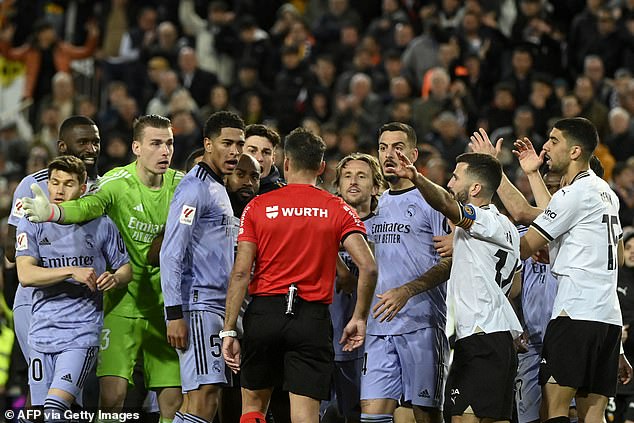 Jesús Gil Manzano blew his whistle just before Bellingham scored against Valencia before sending off the player for a loud protest.