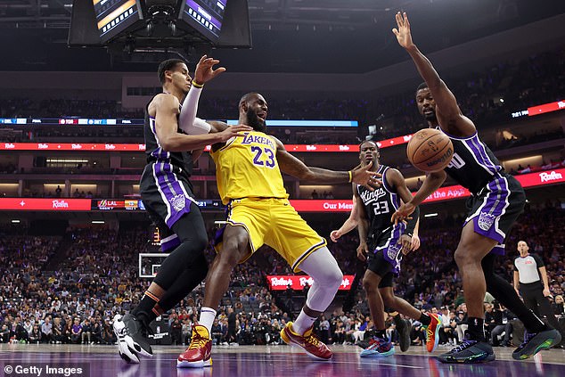 James and Lakers lost, 107-120, to Sacramento Kings as playoff race heats up