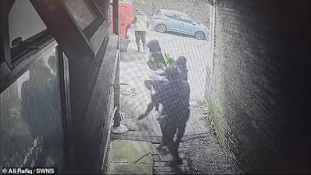 Three men get out of the van and follow the victim into an alley, where they drag him by his arms and feet. He pulls desperately on a pipe as he is dragged away