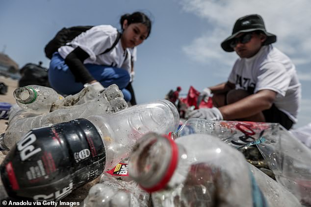 The plastics industry and the oil industry, the two main groups involved in plastic production, have long claimed that the products are recyclable. Recent reports showed that they knew this was not true.