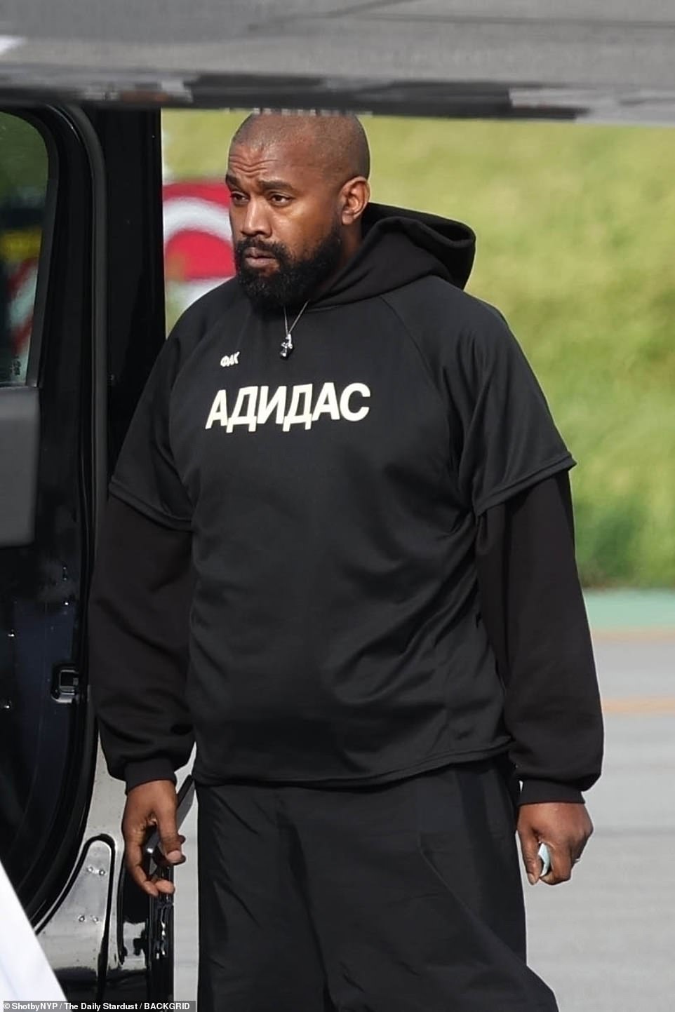 Kanye was dressed in an oversized black sweatsuit that completely covered his frame