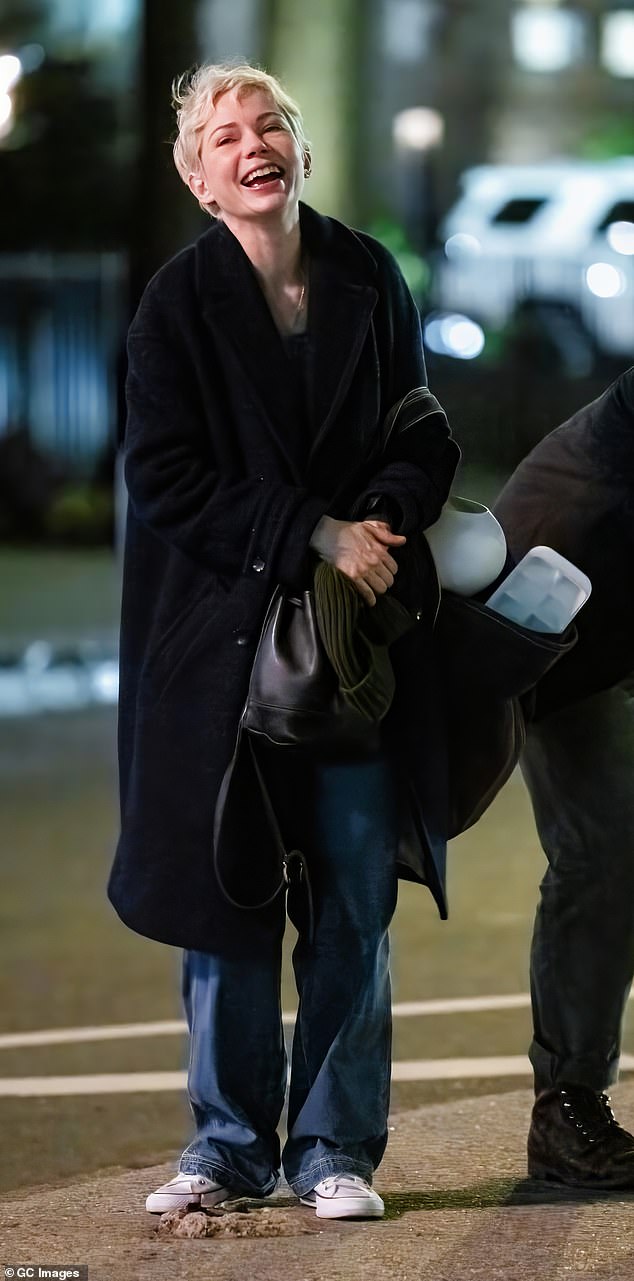 For her camera time, the costume department had Williams change into blue denim overalls with a black overcoat and white Converse All-Star sneakers