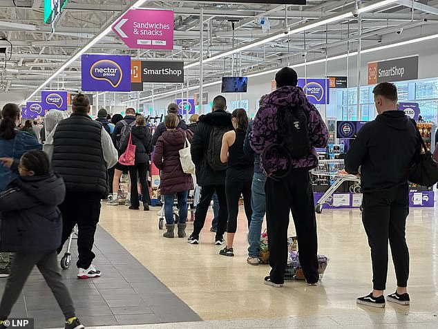 There are long queues today at Sainsbury's in Wandsworth, south London, as shoppers struggle to pay for their purchases due to technical difficulties.