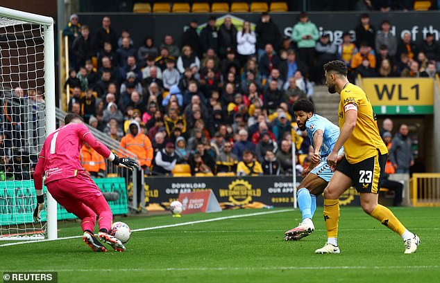 With an empty net, Simms sent the ball straight to Wolves goalkeeper José Sa.