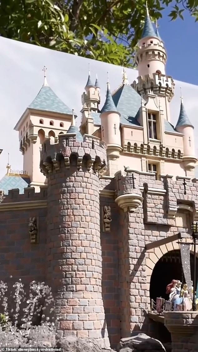 Sleeping Beauty Castle is one of the outstanding pieces of the set and measures more than two meters high.
