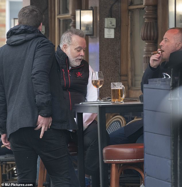 The foursome sipped beer and wine and smoked cigars outside the gastro pub in Marylebone