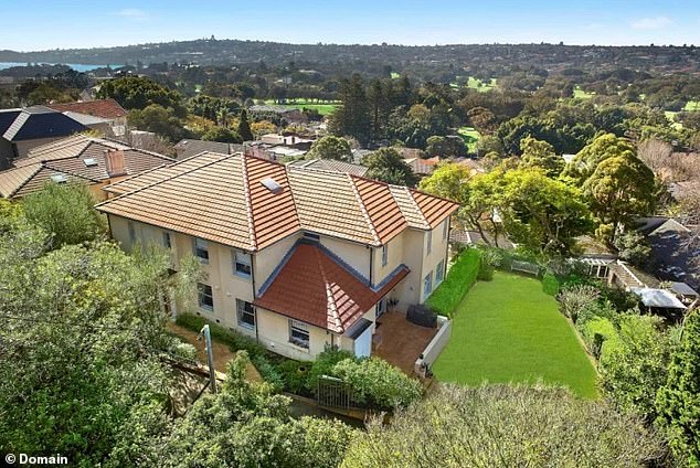 According to The Sydney Morning Herald, the newlyweds recently bought the 1950s villa from Ovato printing company director James Hannan and his wife Laura