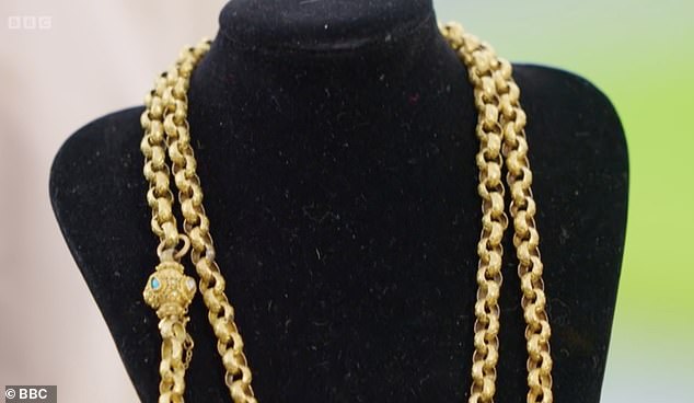 She revealed to expert Joanna Hardly that the gold chain had been in her family since the 1950s, when her aunt picked it up from an antique store.