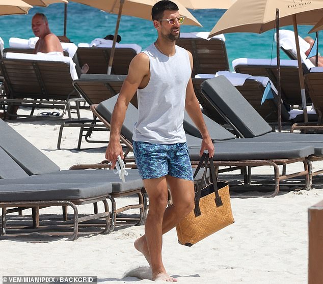 Djokovic completed his beach cut with a gray undershirt and chic sunglasses
