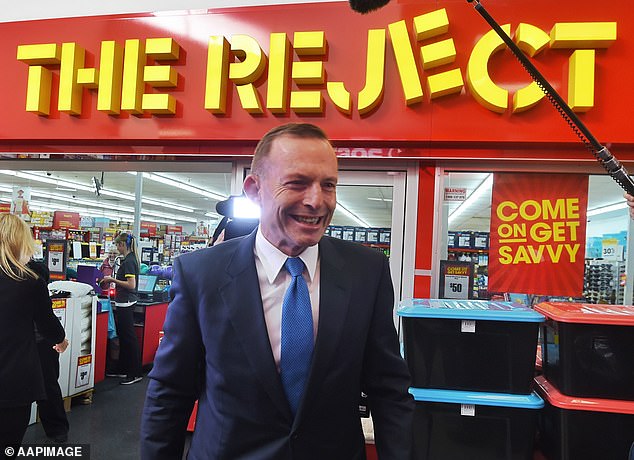 1710886221 655 Anthony Albanese poses with Big Con book by economist Mariana