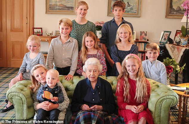 This portrait of the late Queen with her grandchildren and great-grandchildren ¿ photographed by Kate in August 2022 at Balmoral ¿ has also been awarded the same mark by Getty