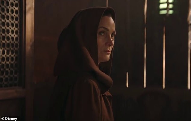One of the most interesting scenes happened when Matrix actress Carrie-Anne is seen playing a Jedi Master named Indara while fighting with Mae.