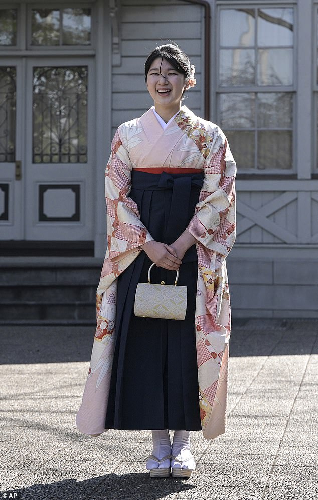 Aiko, who is the only daughter of Emperor Naruhito, 63, and Empress Masako, 60, donned a navy kimono featuring pale pink patterned sleeves as she posed up a storm.