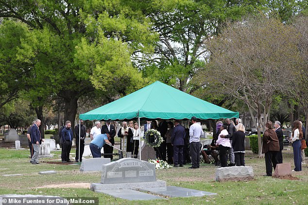As relatives passed by the coffin to pay their last respects, the song “Iris” by the Goo Goo Dolls was played.