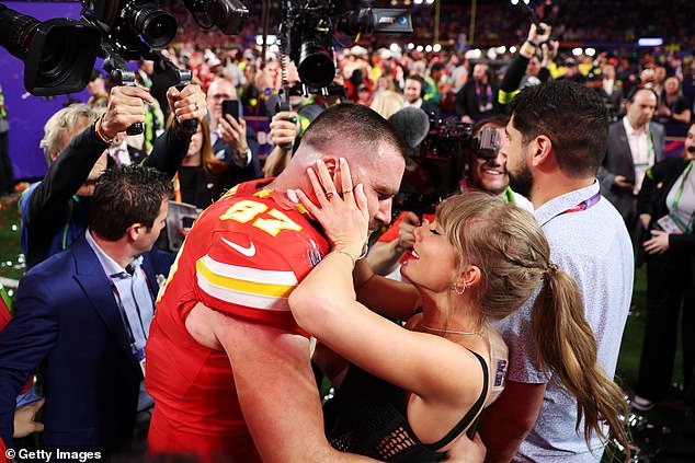 1711023449 189 Travis Kelce sparks Taylor Swift engagement and BABY rumors by