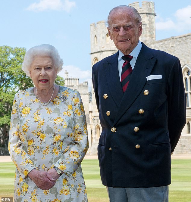 Buckingham Palace released a poignant photo of the Queen alongside Prince Philip in 2020 to mark the Duke of Edinburgh's 99th birthday. But rumors began to circulate: the photo had been retouched with people showing the shadow on the Queen's hand.