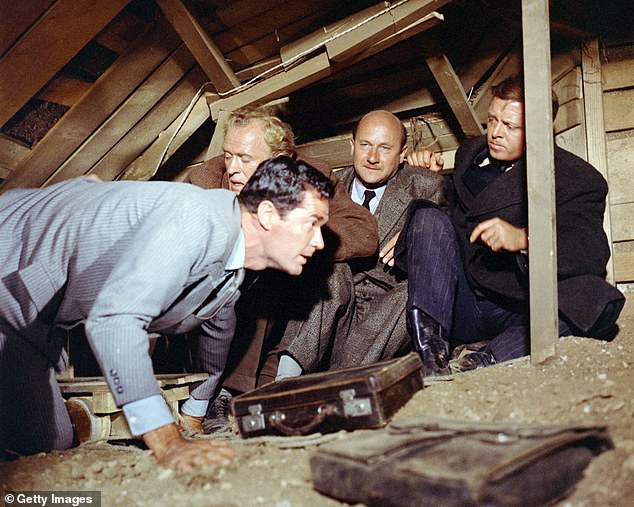 James Garner (Hendley), Gordon Jackson (MacDonald), Donald Pleasence (Blythe) and Richard Attenborough (Bartlett) in The Great Escape