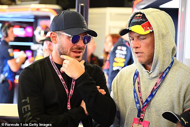Efron, 36, was joined by a star-studded crowd on the pre-race grid at Albert Park, and at one point chatted with Australian actor Sam Worthington.