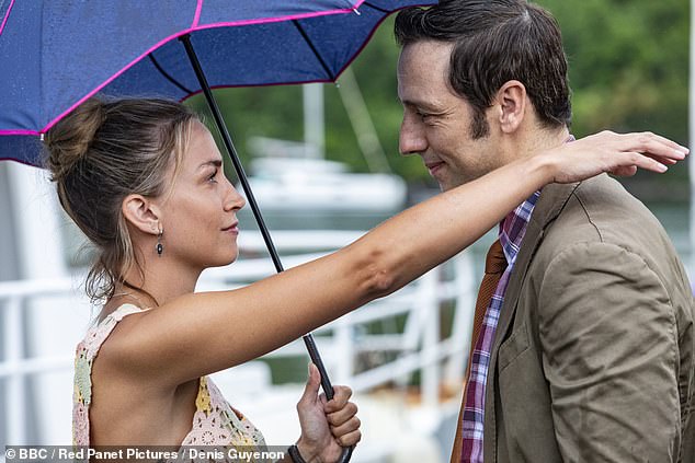 A two-part story ended in Parker's heartbreak after the detective discovers he has been cheated on by his cheating girlfriend Sophie Chambers, played by Chelsea Edge.