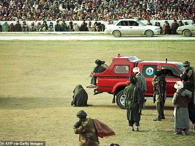 Illustrative image showing a suspected murderer executed before a crowd in Kabul in 1998.