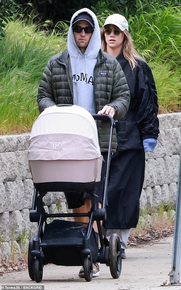 Robert looked every inch the doting father as he pushed the light pink stroller with his newborn while Suki looked happy and healthy strolling beside him.