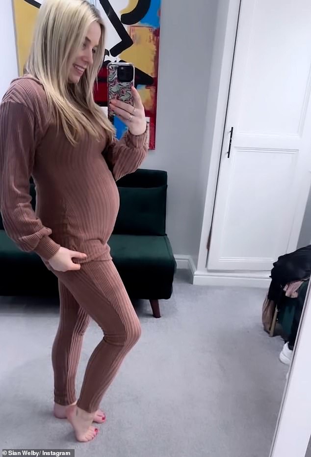 Sian donned a brown version of the ensemble to show off her changing shape as she turned to the side for a mirror selfie.