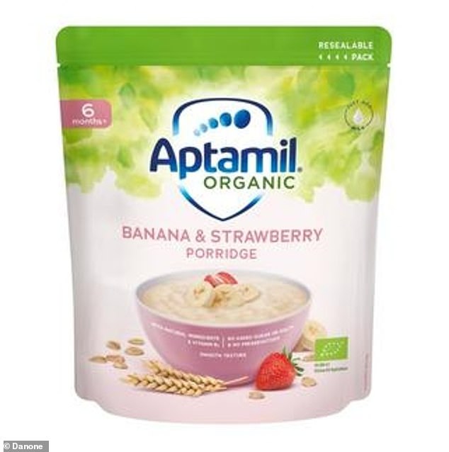 WHO guidelines say that babies and young children should not be given foods high in sugar, salt and trans fats or drinks containing sugar or sugar-free sweeteners. In the image, one of the products that did not meet WHO nutrition and marketing standards: Aptamil organic banana and strawberry porridge for babies 6 months and older, from Danone.