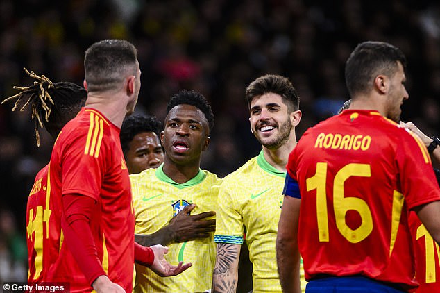 Both groups of players joined the fight, but it is not clear what provoked Vinicius Jnr.