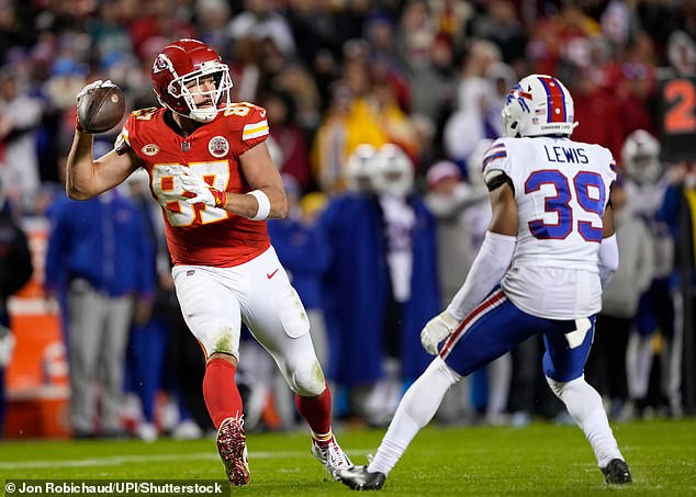 Chiefs fans predict Travis Kelce will throw more laterals if he plays with Rees-Zammit