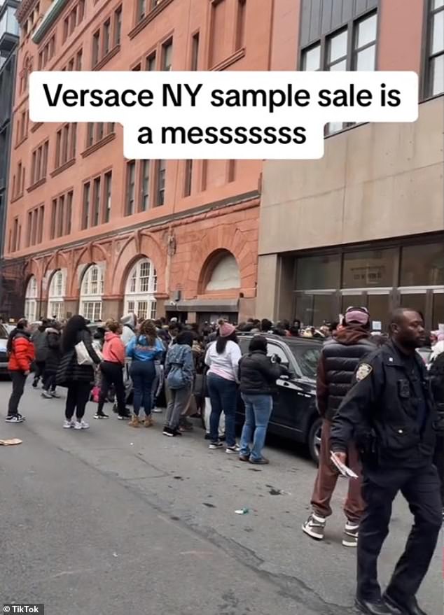 1711610314 955 Versace sample sale in NYC is shut down as one