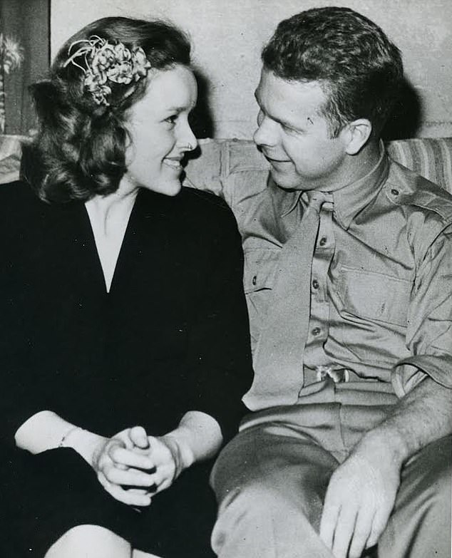 Bong married Vattendahl in front of 1,200 guests and the international press in February 1945.