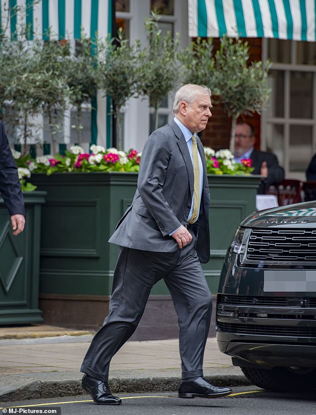 1711838326 70 Cash strapped Prince Andrew is spotted having lunch at a fancy