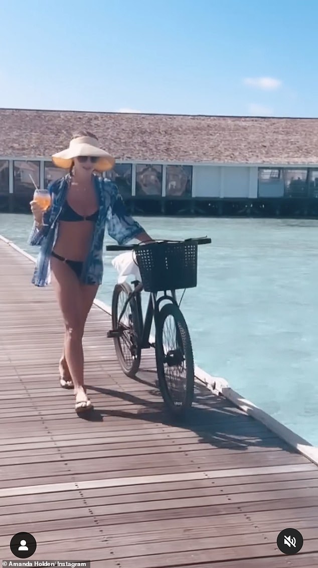 Amanda also sported a blue kimono with a tropical print and somersaults, while riding a bicycle alongside her in front of a stunning backdrop.